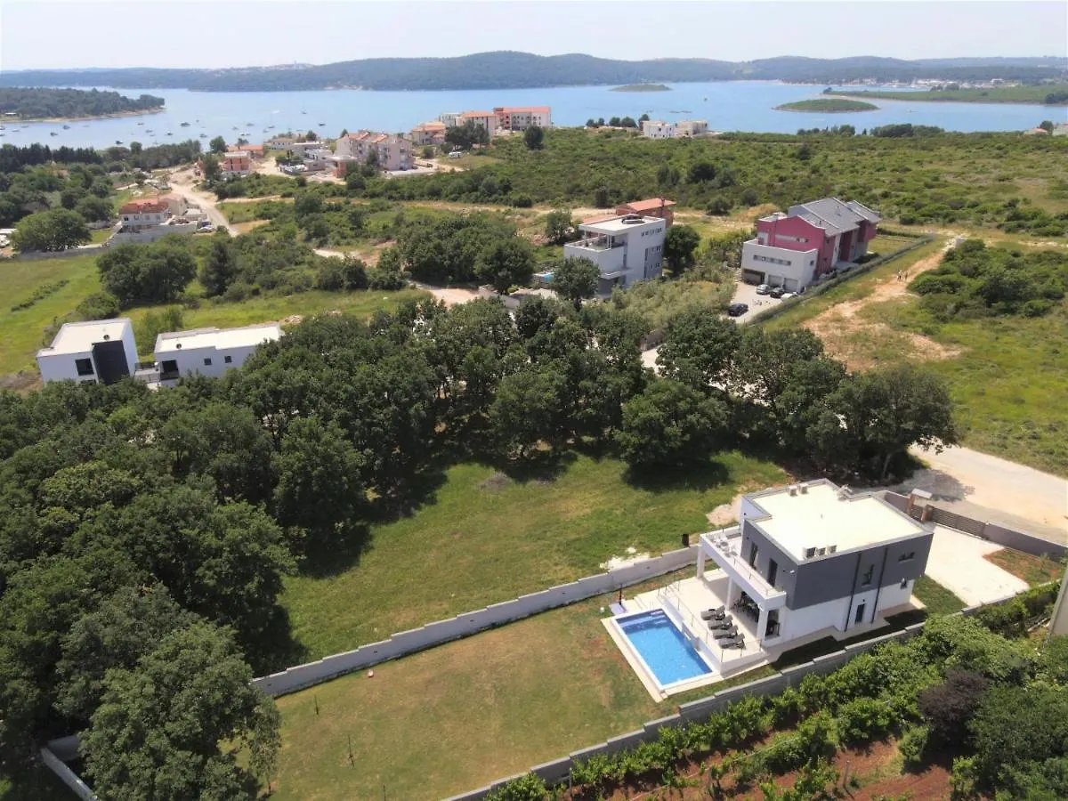 Villa Tara By Interhome Medulin