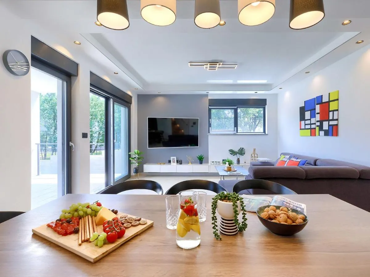 Villa Tara By Interhome Medulin